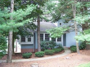 98 Burlington Oval Dr, Chardon, OH 44024