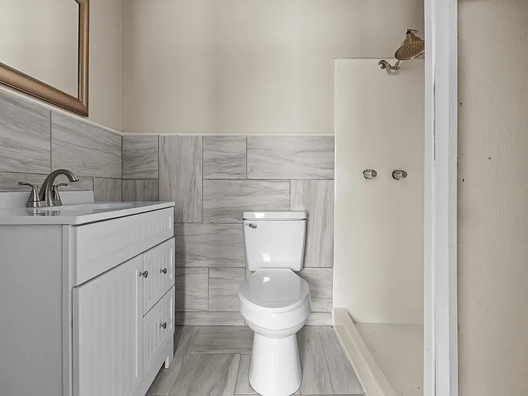 2335 Pleasant Dr — Photo 18
