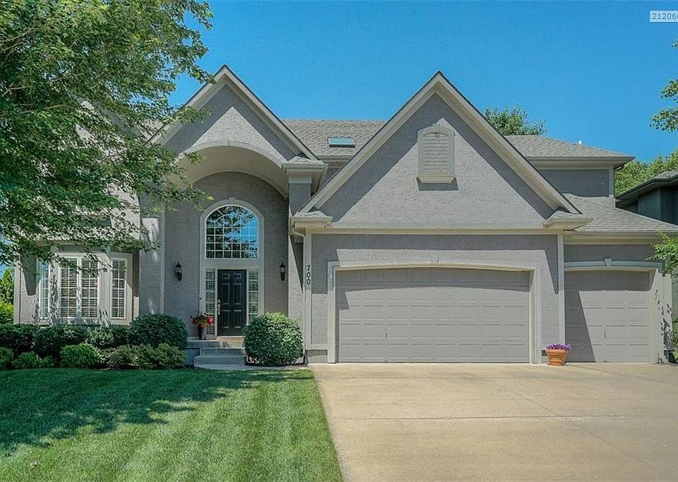 1st image of 700 NE Twin Brook Dr
