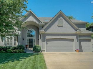 700 NE Twin Brook Dr, Lees Summit, MO 64086