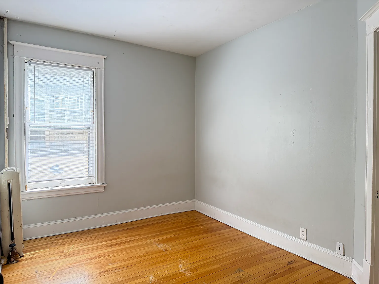 2715 Hennepin Ave S — Photo 4