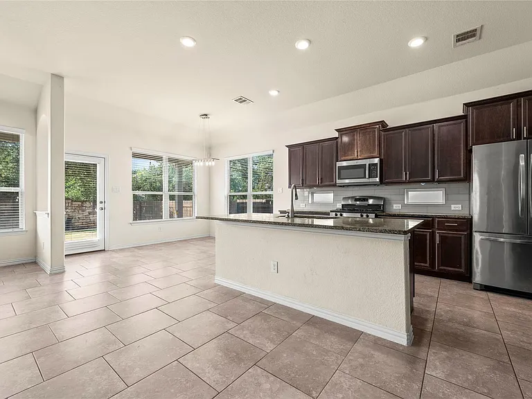 3665 Bainbridge St — Photo 11