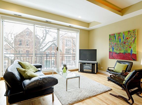 3rd image of 1058 N Hermitage Ave #2