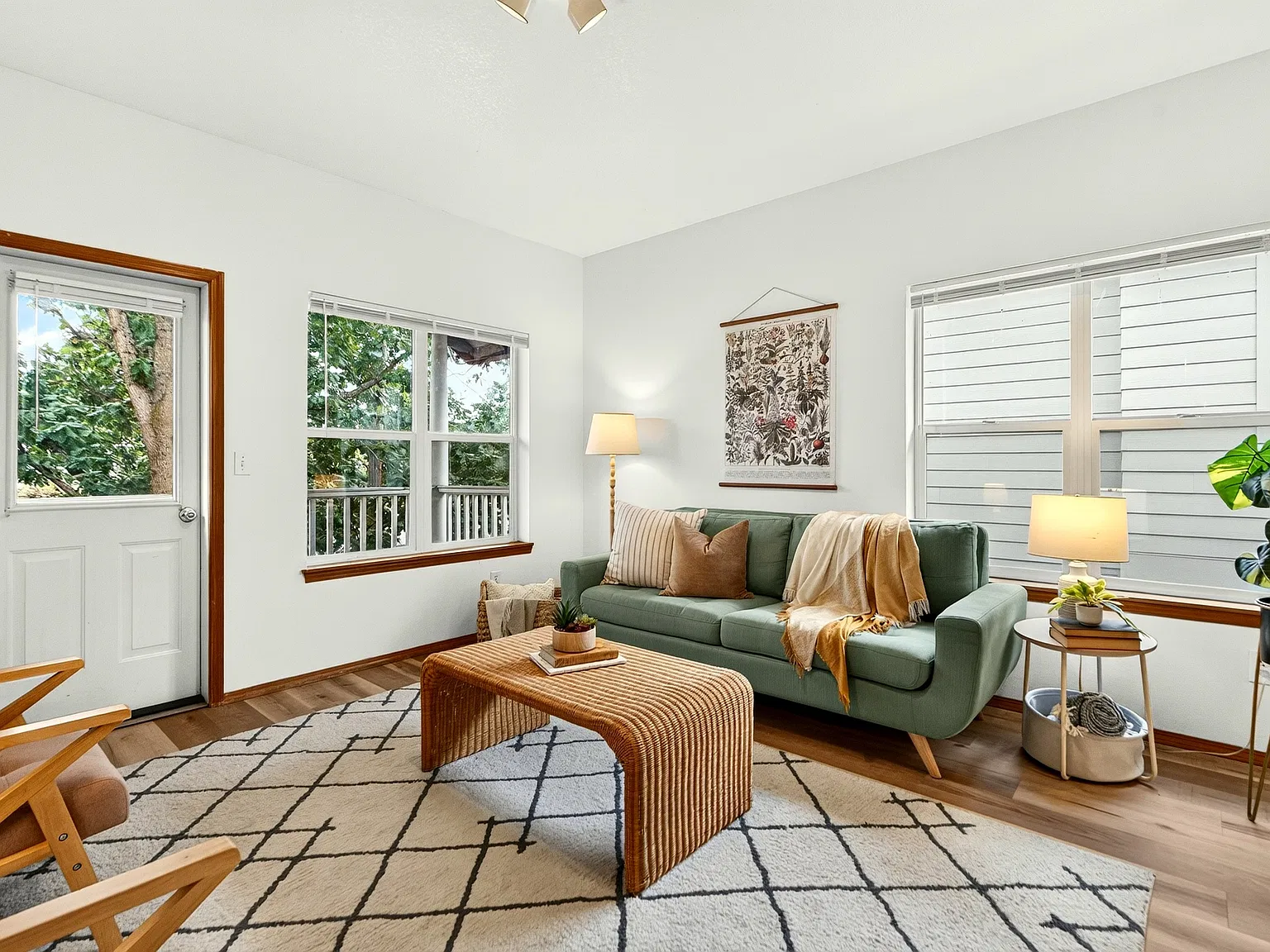 2 bed, 810 sqft, $1,745 — Photo 1