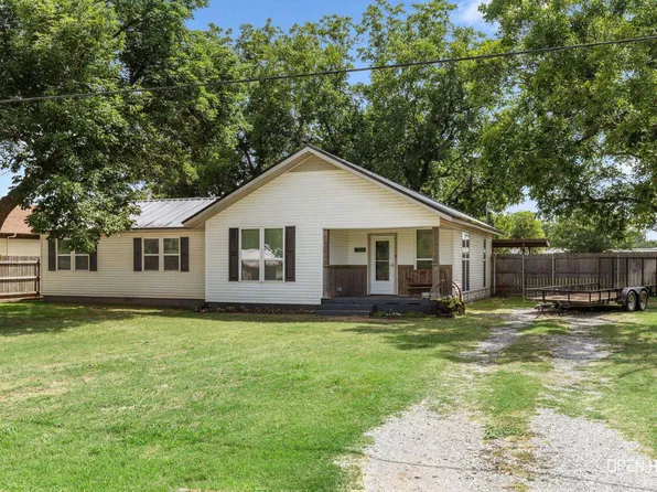 210 Prairie Ave, Petrolia, TX 76377