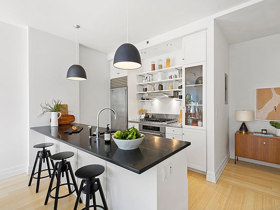 4th image of 110 Livingston St APT 15N