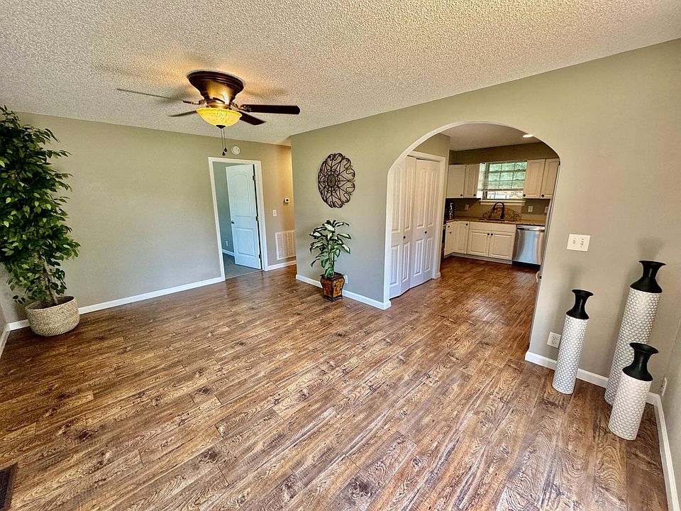 Hardwood floors through out