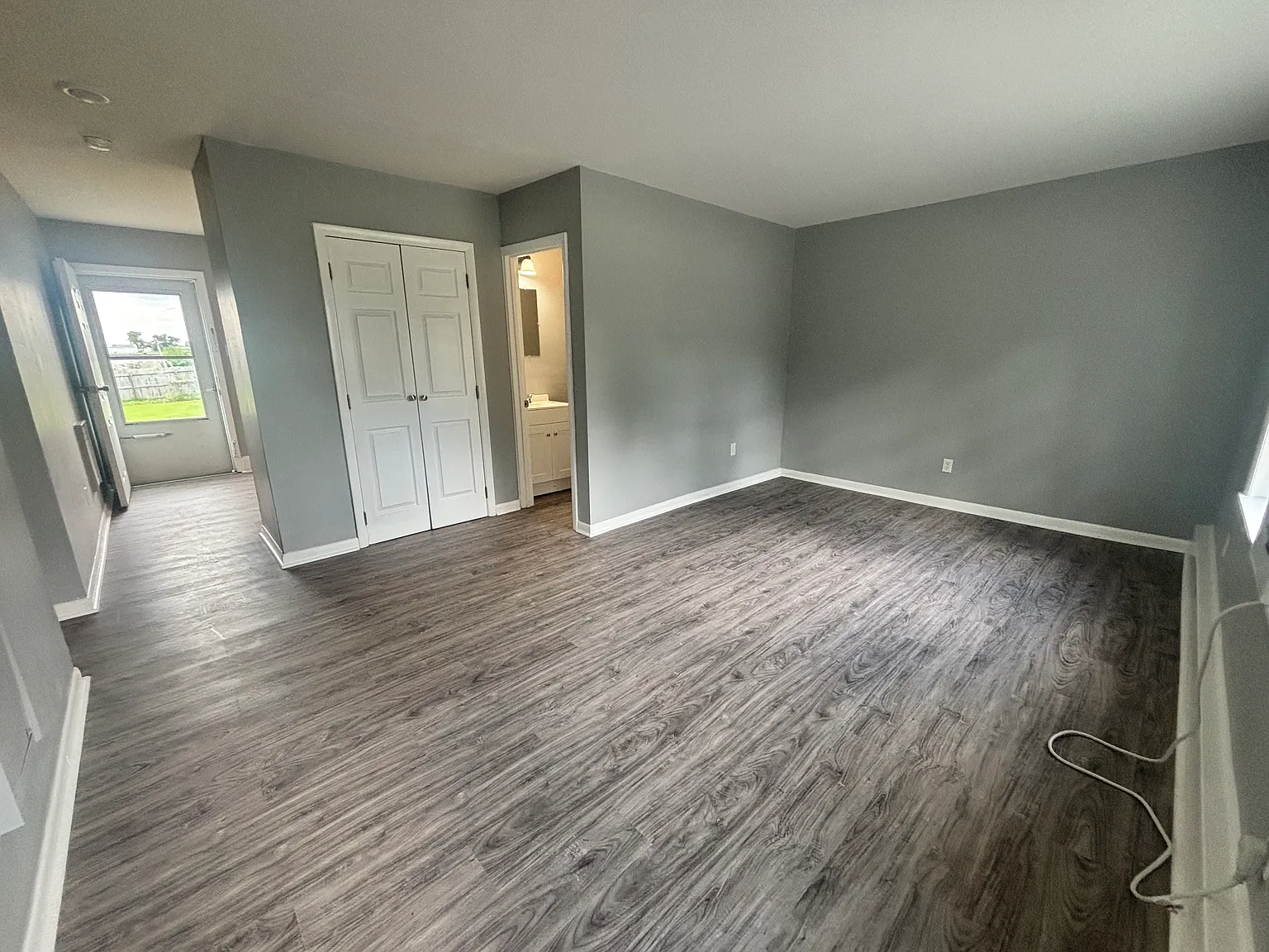 2 bed, 835 sqft, $850 — Photo 2