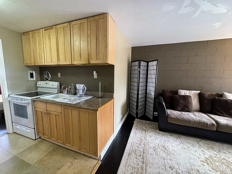 1427 Alexander St #208 — Photo 3