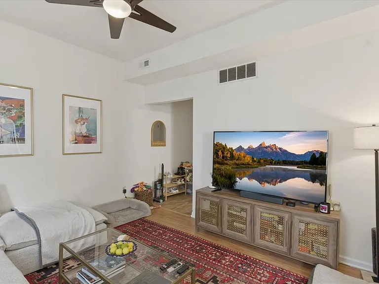 3144 N Southport Ave #CH — Photo 9