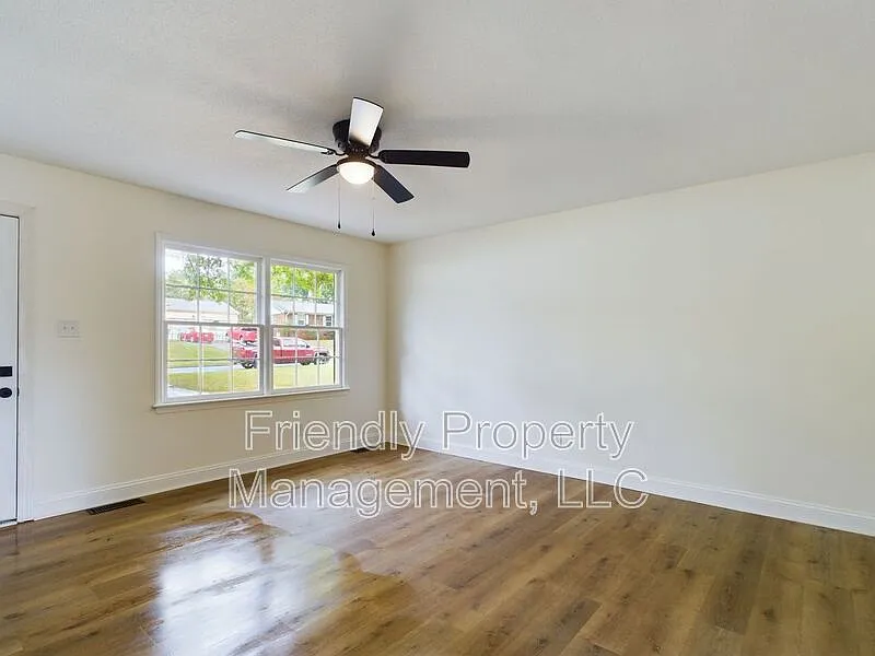 3 bed, 2.0 bath, 1126 sqft, $1,600 — Photo 4