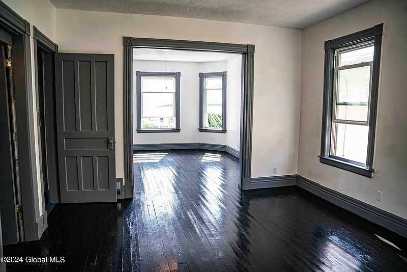 5th image of 1627 Van Vranken Avenue