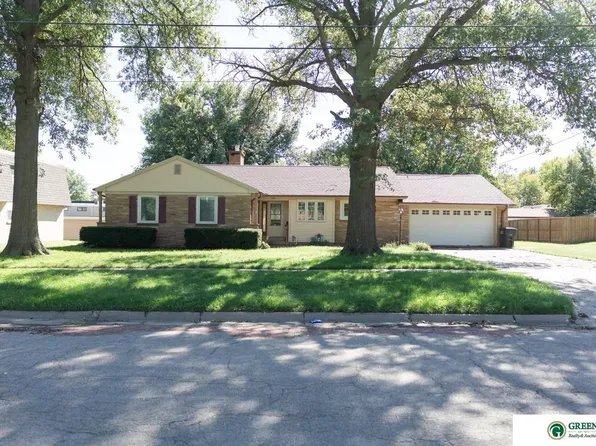 626 E 12th St, York, NE 68467