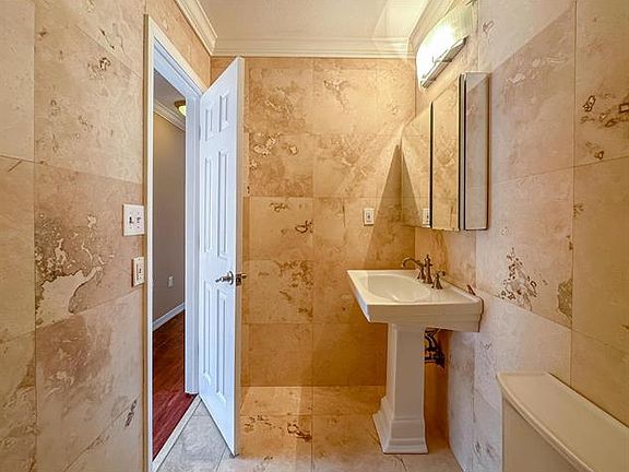 5th image of 2241 W Pensacola St APT 24