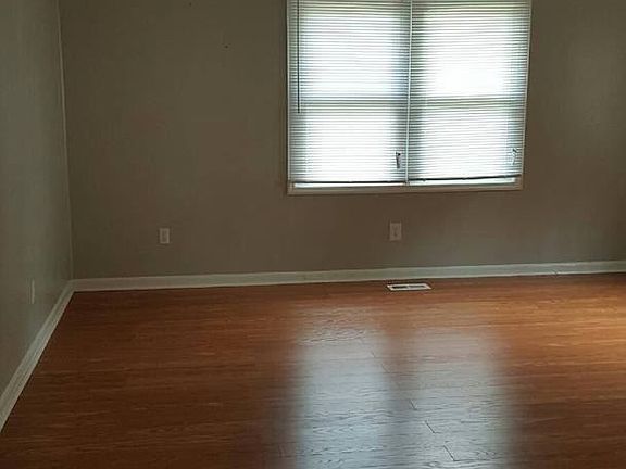 5th image of 10704 Meadowlark Ln