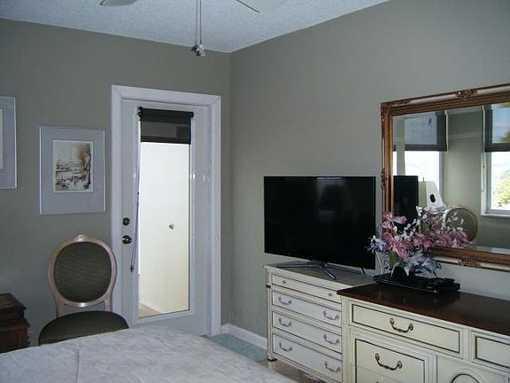 3rd image of 1820 New Palm Way