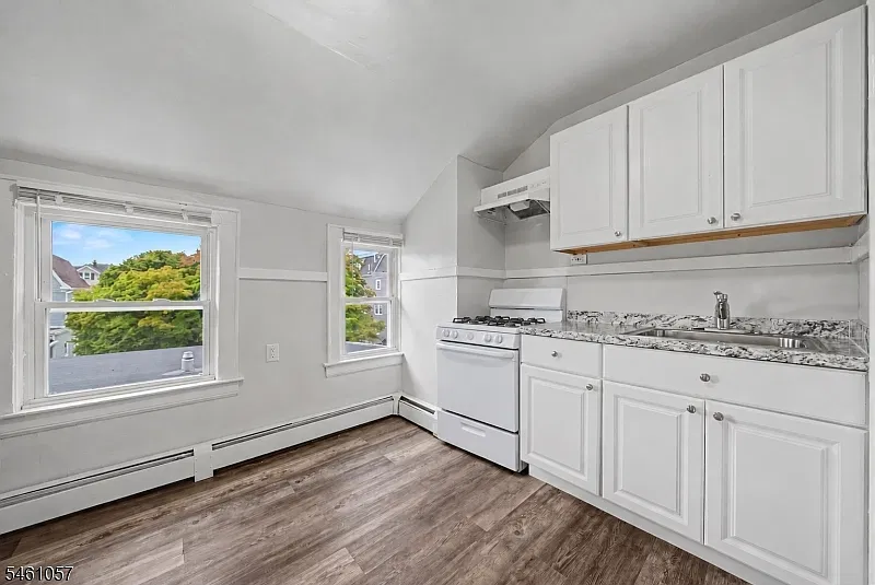 1 bed, 1.0 bath, $1,950 — Photo 2