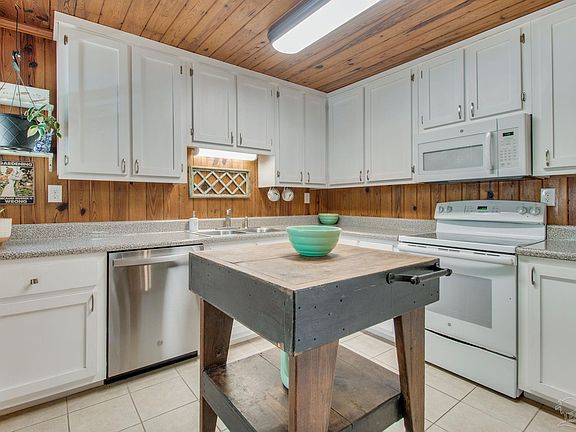 3rd image of 807 Coulter Ave
