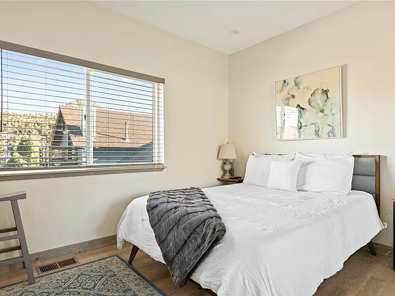 1215 Valley View Dr — Photo 21