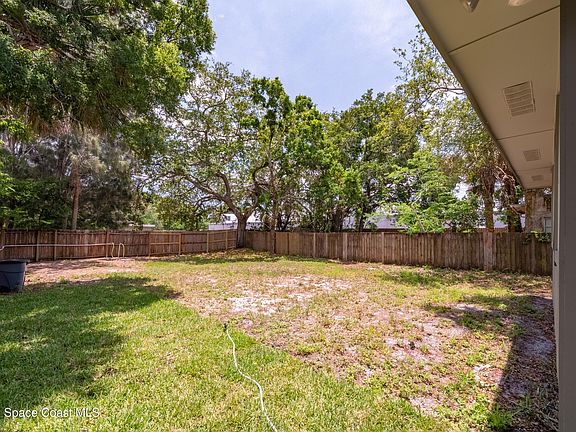 2nd image of 1919 Poinsetta Blvd #1919