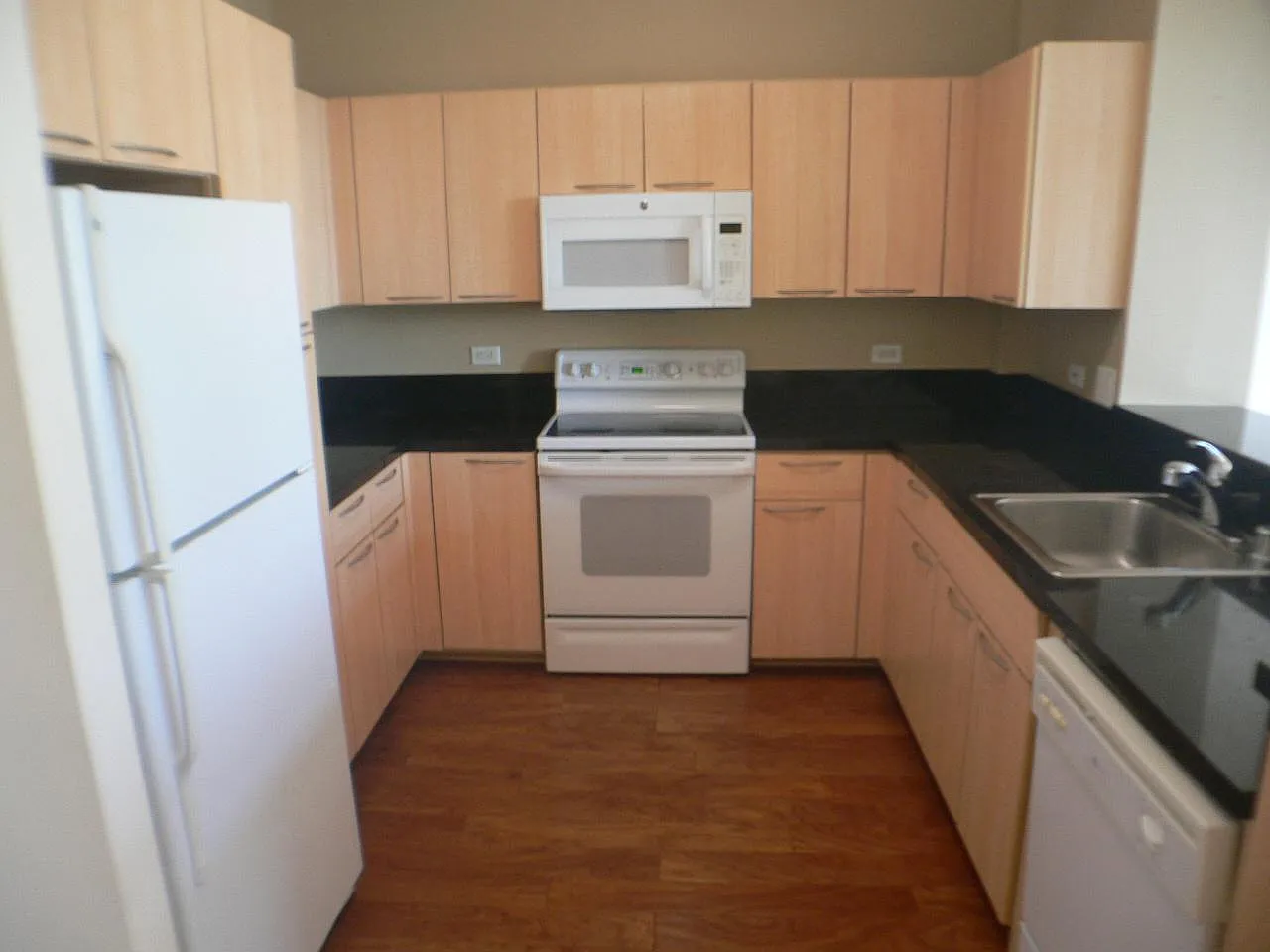 2 bed, 1222 sqft, $3,900 — Photo 2