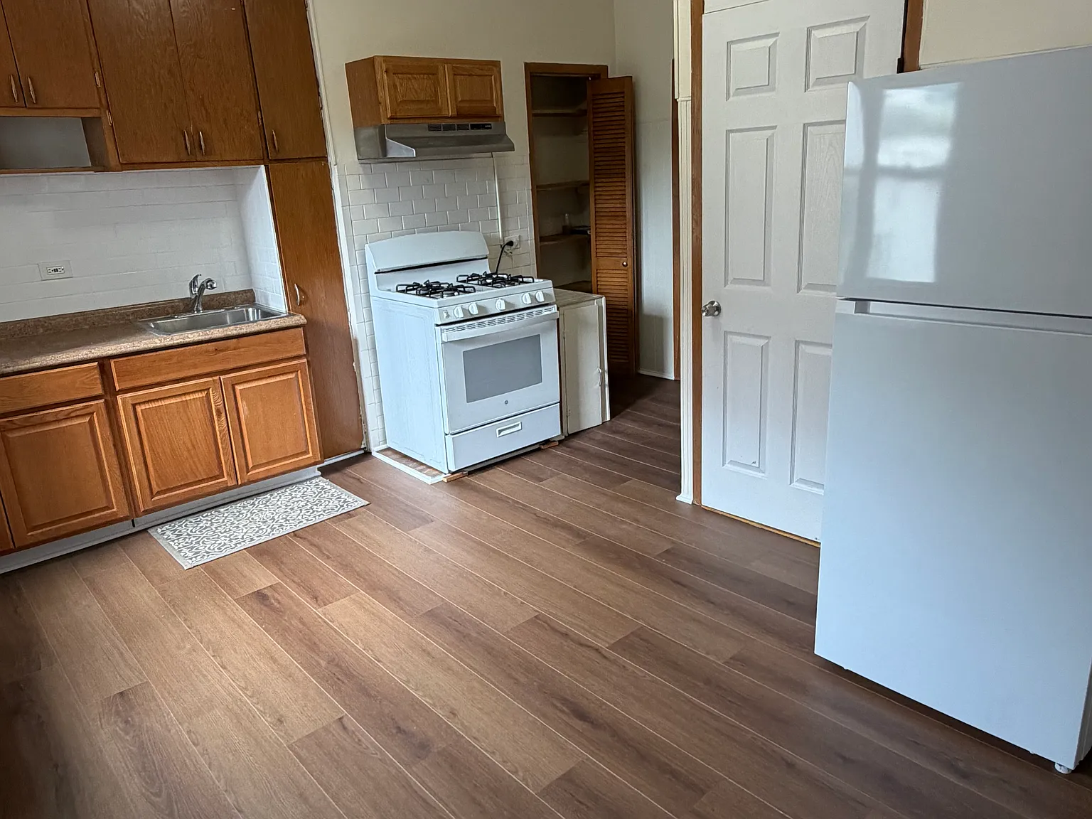 2 bed, 900 sqft, $2,300 — Photo 1