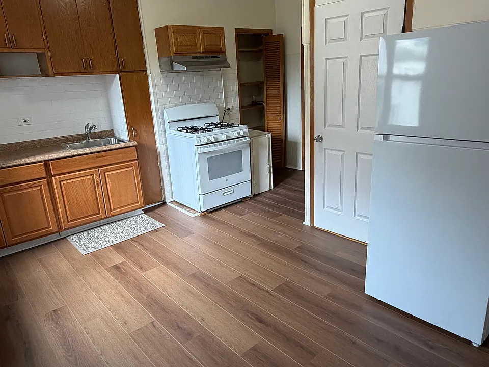 7 Troy St #1