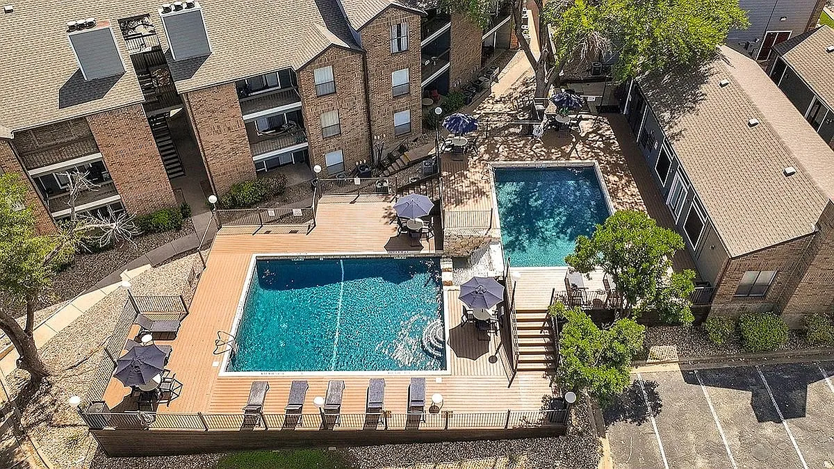 1 bed, 1.0 bath, 579 sqft, $1,085 — Photo 1