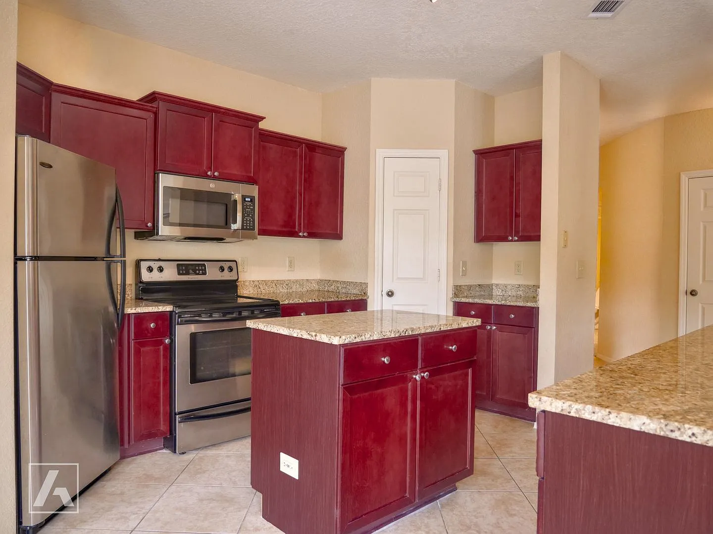 Inviting 3 Bed 2 Bath Gated Spacious Condo in Lake Mary, FL near Heathrow — Photo 3