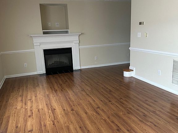 2nd image of 3959 Sterling Pointe Dr Unit Qqq1