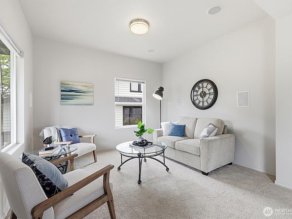 4th image of 2117 Lombard Avenue