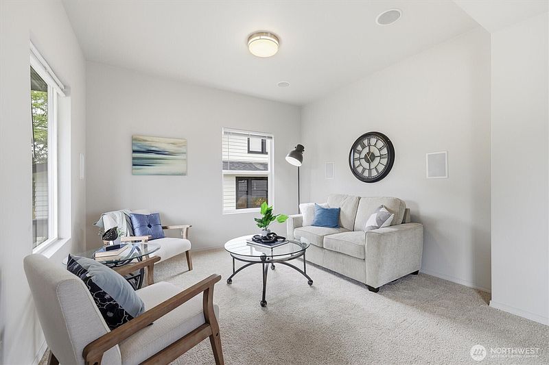 4th image of 2117 Lombard Avenue