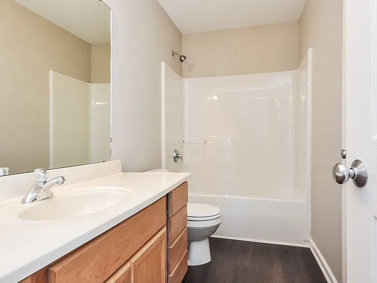 564 Hay River St — Photo 12