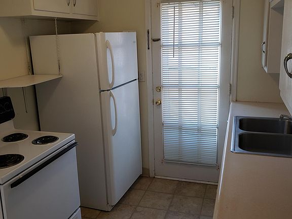 4th image of 1527 Dakota St