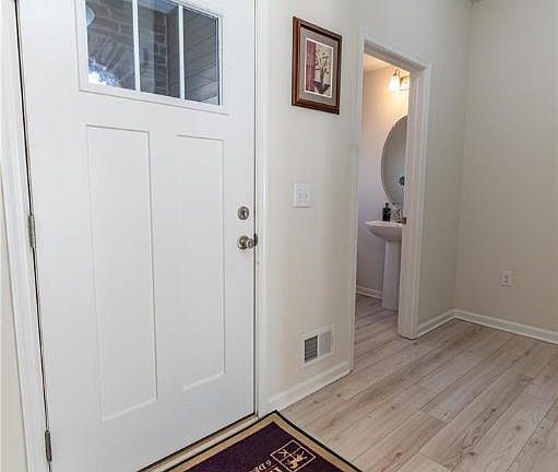 2nd image of 164 Maureen Ln