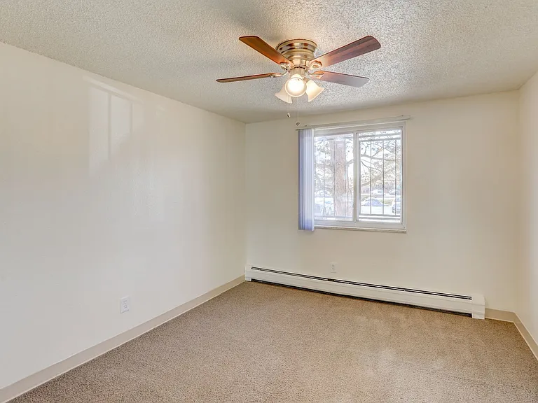 Allison Court Apartments — Photo 28