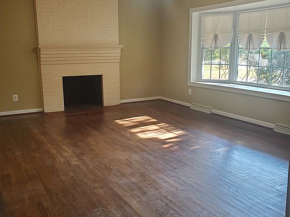 Working fireplace in the living room