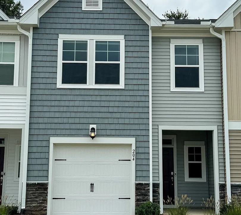 204 Paramount Dr