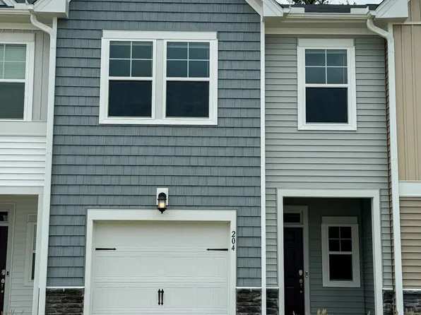 204 Paramount Dr, Smithfield, NC 27577