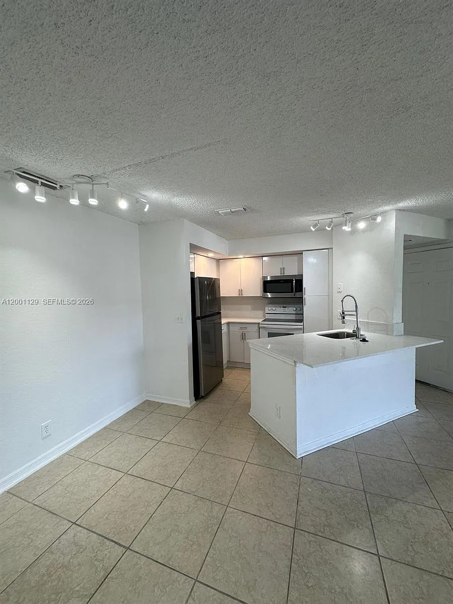 Building Photo - 3380 Pinewalk Dr N #1113