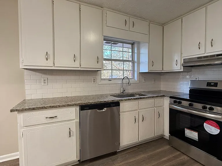7016 Adel Ln — Photo 6