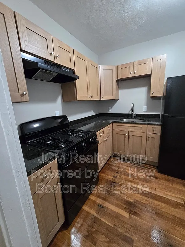 1 bed, 1.0 bath, 750 sqft, $1,900 — Photo 1