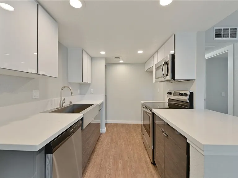 The 3900 Apartments — Photo 5
