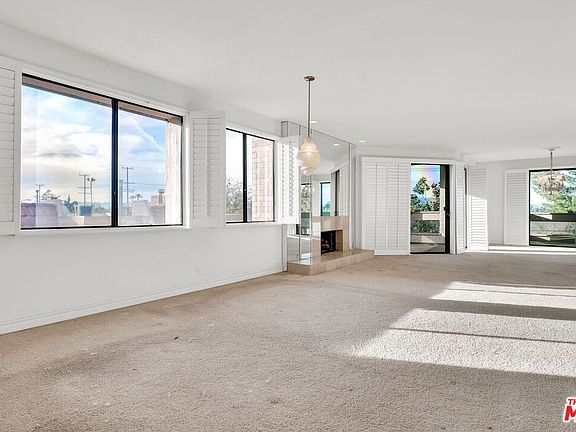 4th image of 17140 Burbank Blvd Unit 207