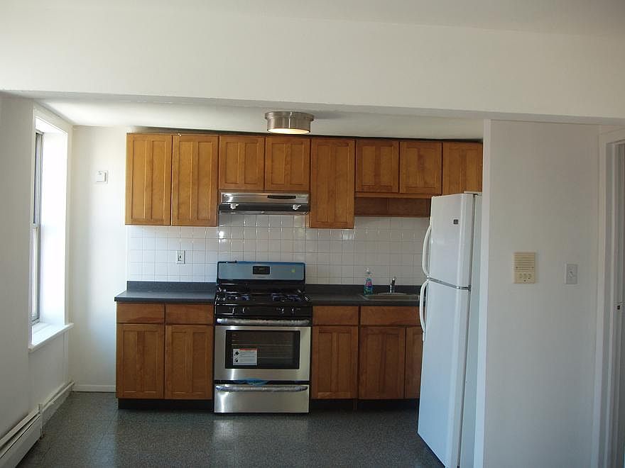 2nd image of 244 Smith St APT 1