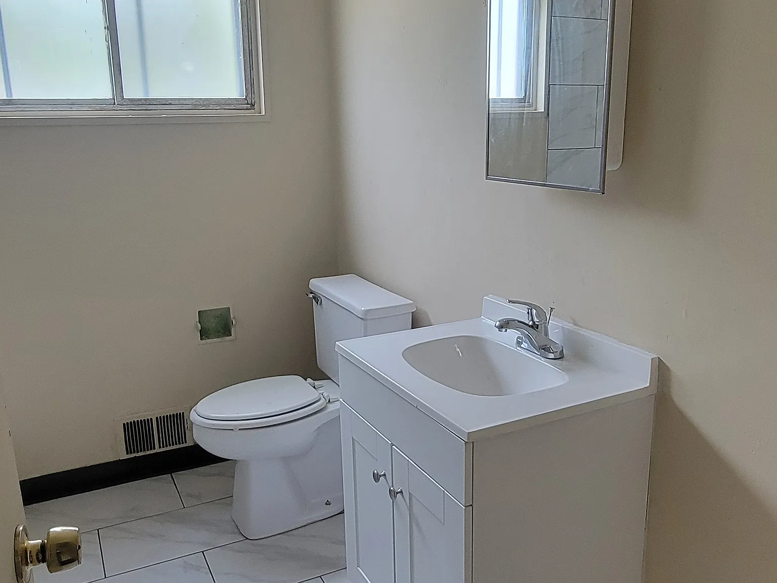 3 bed, 1.5 bath, 1500 sqft, $1,700 — Photo 2