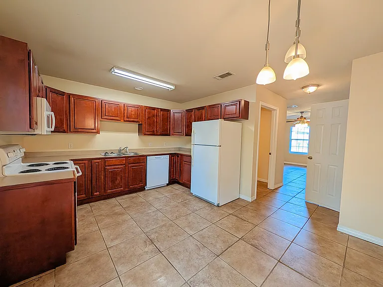 1114 Howell Rd #A — Photo 15