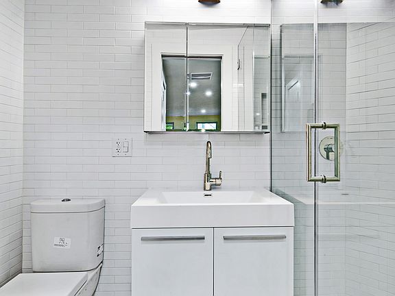 5th image of 98 Christopher St APT 10