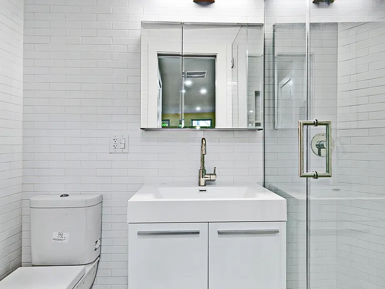 98 Christopher St #3 — Photo 4