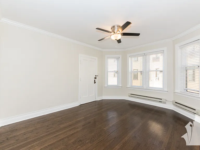 3821 N Greenview Ave — Photo 5